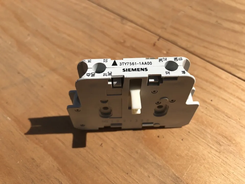 2.3 Amp, 1 NO + 1 NC, 690 VAC Coil Auxiliary Contact Block No. 3TY7561-1AA00
