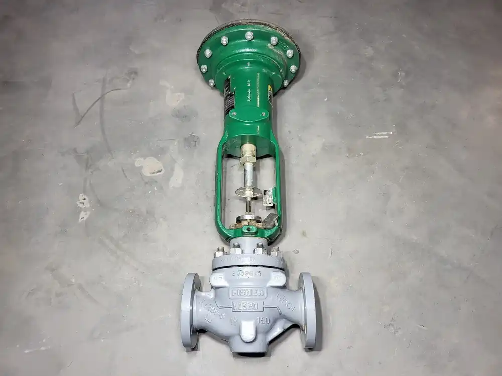 1 1/2 Class 150 Globe Control Valve Type 655 w/ Actuator