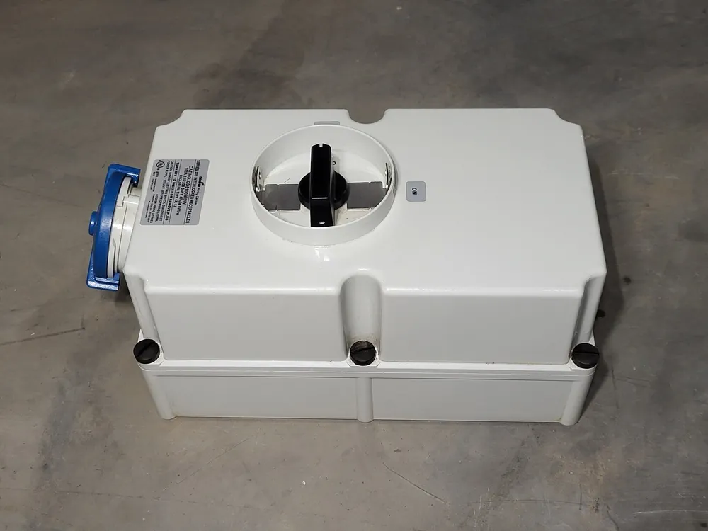 100 Amp Watertight Interlocked Receptacle CD5100MI9W