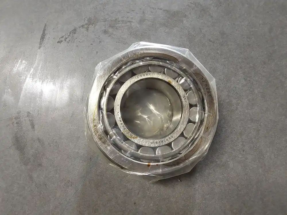 Single Row Tapered Roller Bearing 65mm ID x 140mm OD x 51mm W, 32313 J2/Q