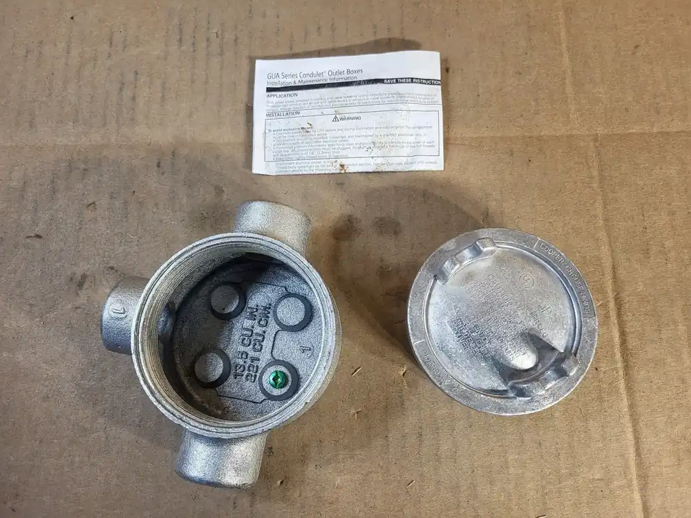 3/4" Conduit Outlet Box with Cover GUAT26
