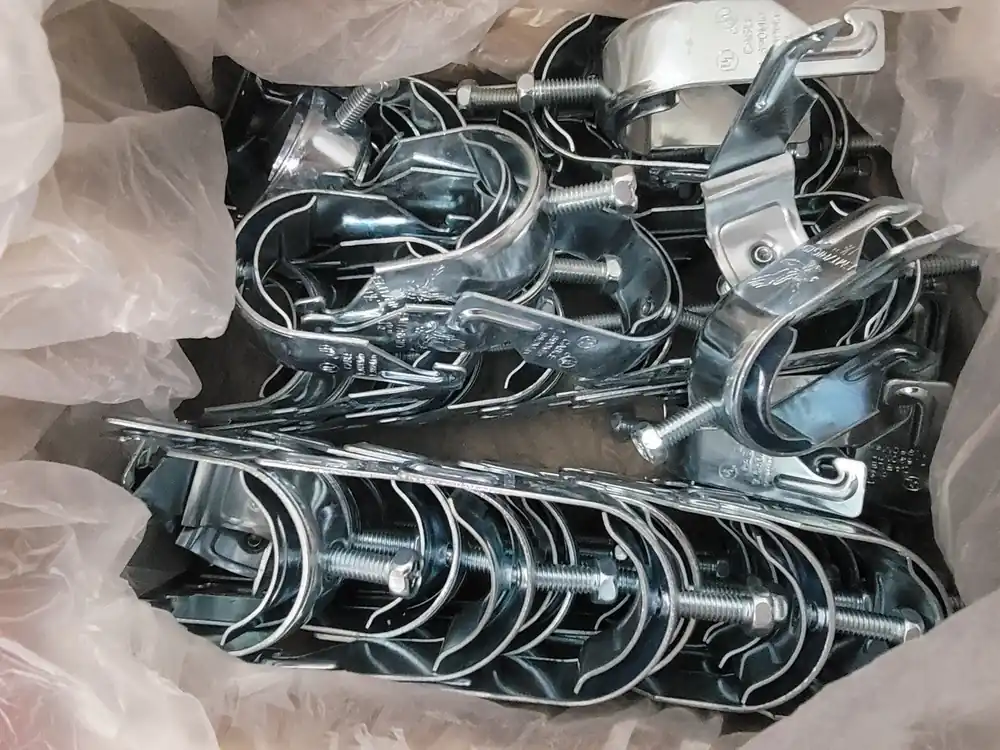 1-1/2" EMT/Rigid Eagle Pipe Clamp EC-150 (Box of 100)