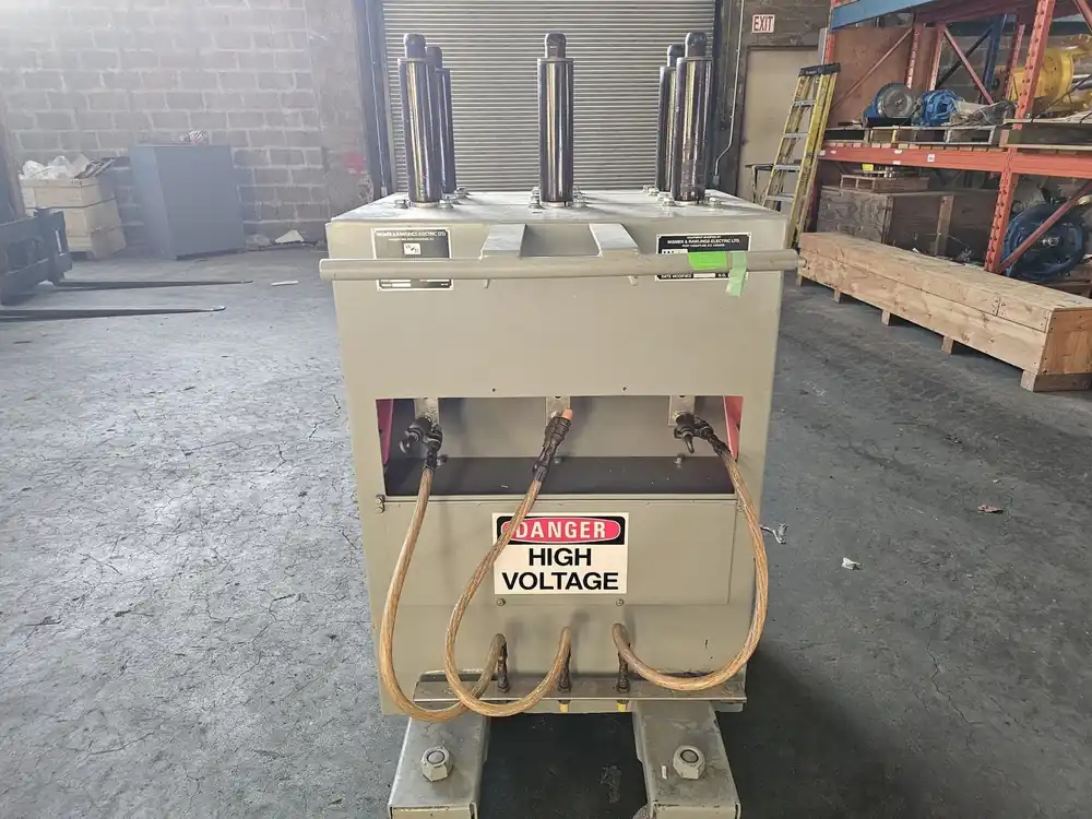 7.2kV, 1200/2000A Ground and Test Unit