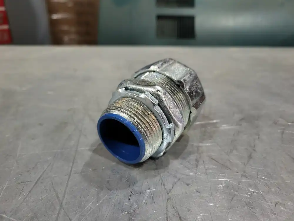 Scrap - T&B 1-1/4" Conduit Connector 457-3578