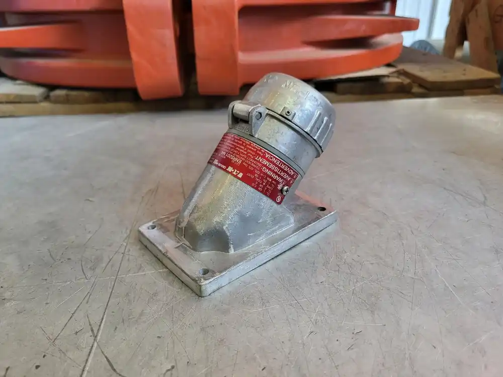 20 Amp Circuit Breaking Receptacle ENR5201 M4 5-20R 125V