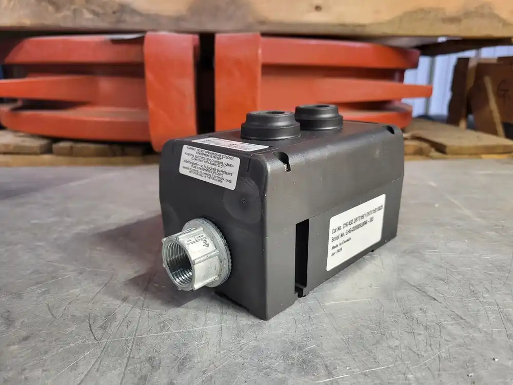 Non-metallic Control Station GHG432 DRT01501
