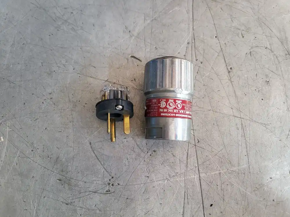 20 Amp NEMA 5-20P Quick Wire Plug UGP-20231QW