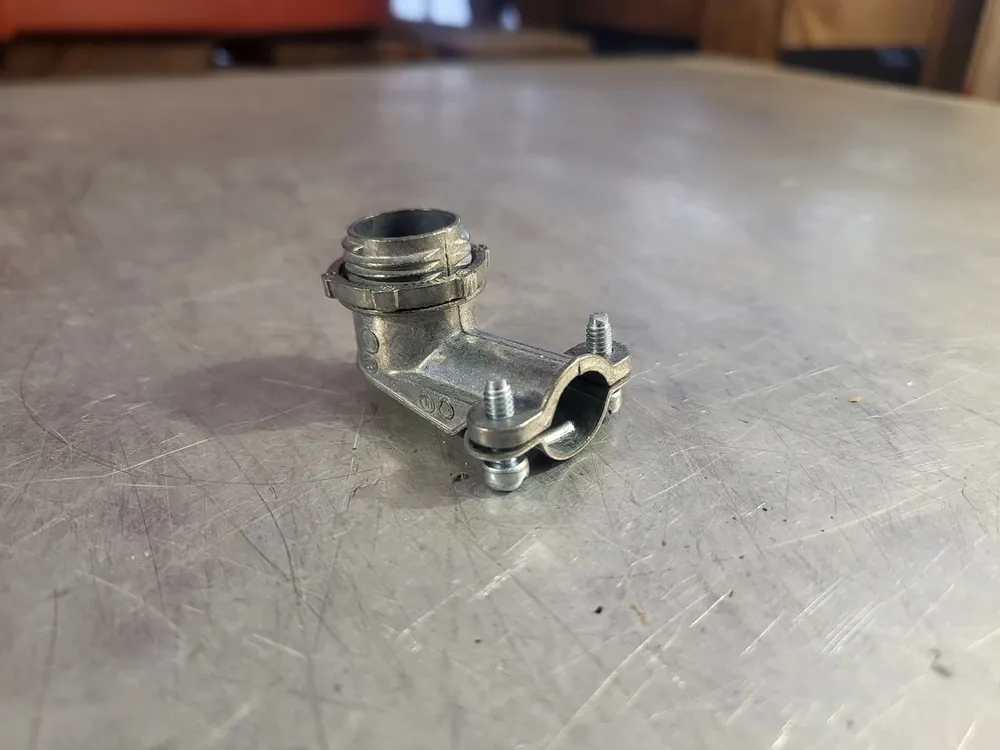 3/8" 90 deg Armoured Cable Connector CI2210 (Box of 38)