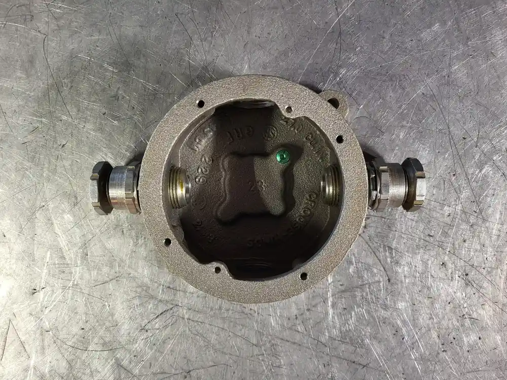 3/4" Conduit Outlet Box GRF229 W/ Two Connectors