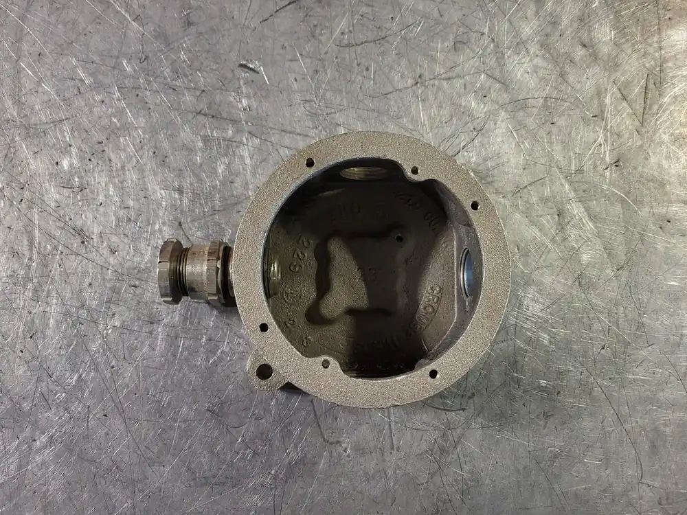 3/4" Conduit Outlet Box GRF229 W/ One Connector