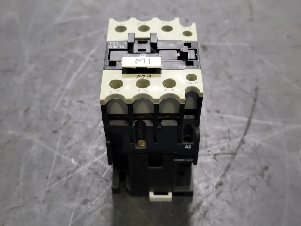 32 Amp, 3 Pole, 120/60 VAC Coil Contactor TC1-D32 10