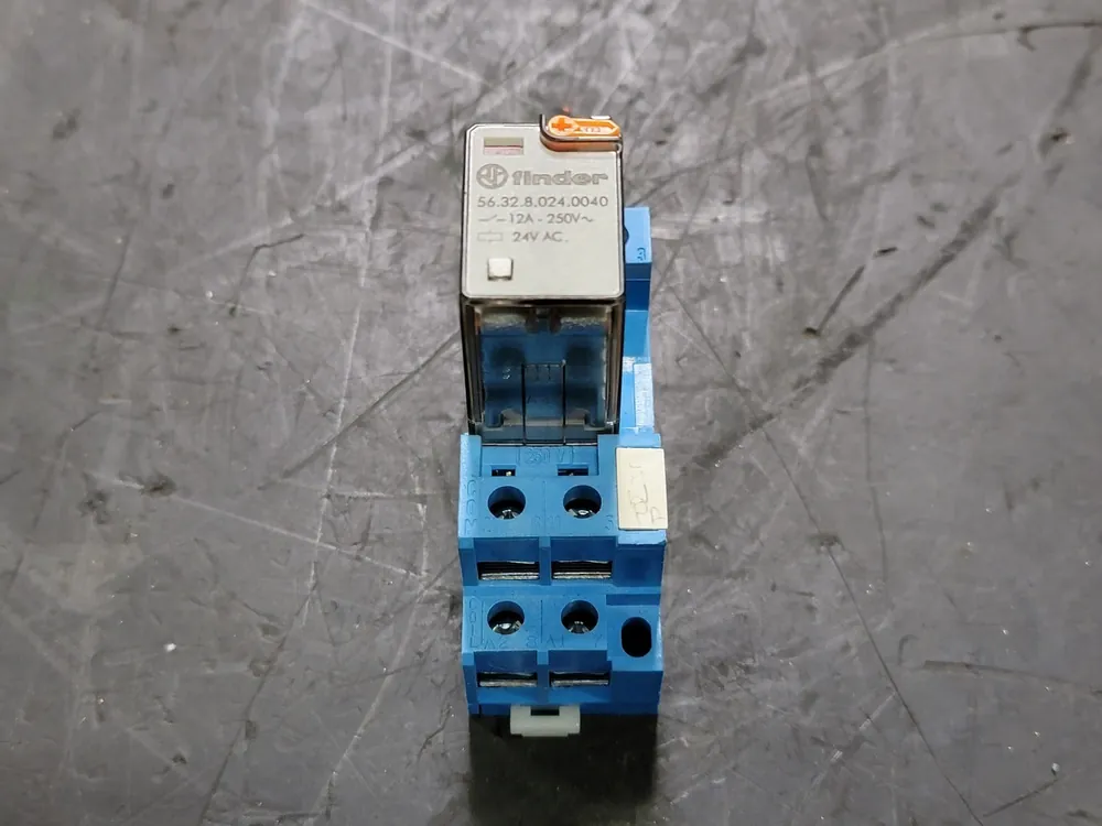 12 Amp Power Relay 56.32.8.024.0040 w/ Relay Socket