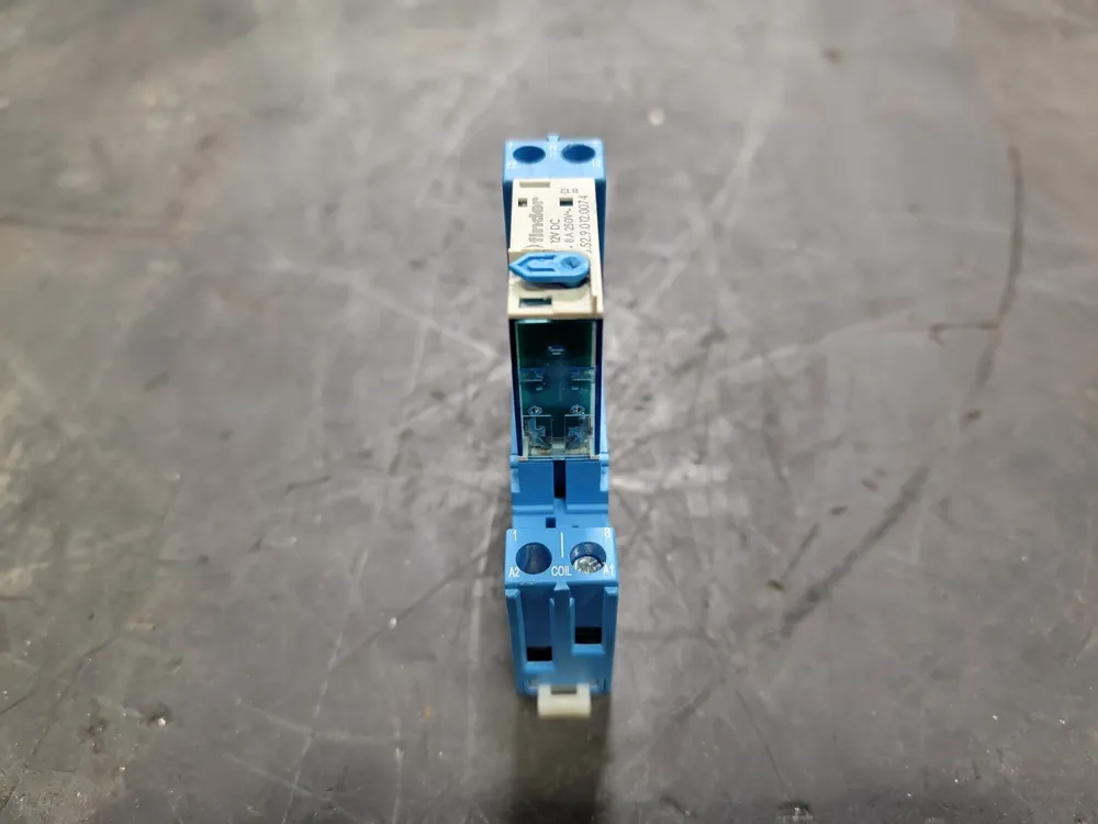 8 Amp Power Relay 46.52.9.012.0074 w/ Relay Socket 97.02