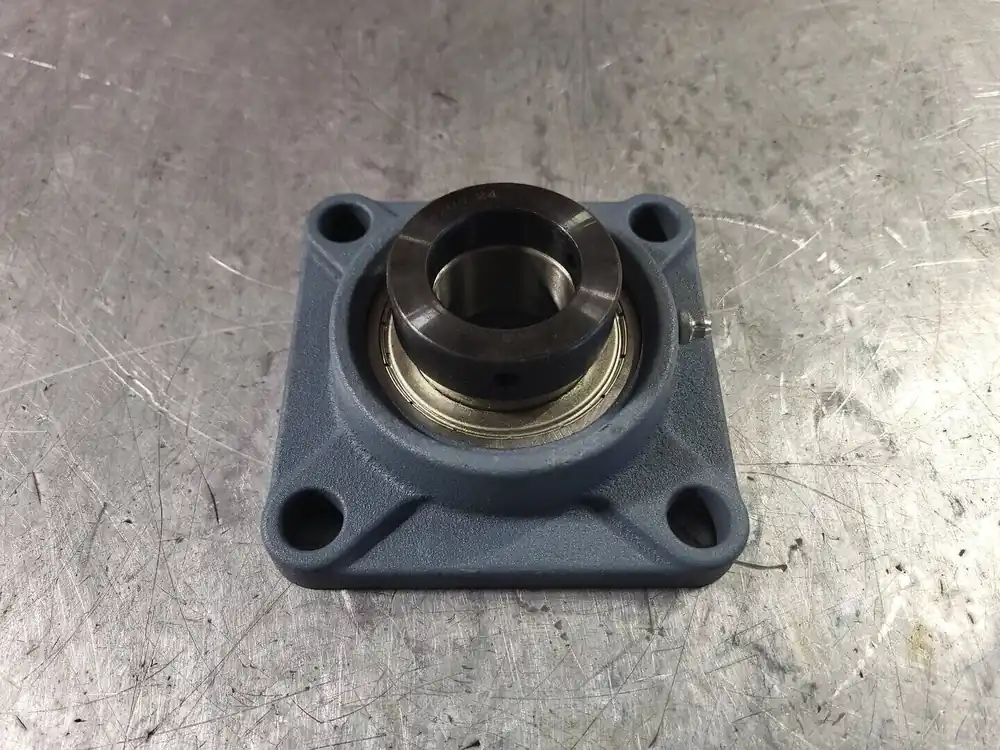 4-Bolt Square Flange Block Ball Bearing UCF208-24 1-1/2" Bore w/ Insert