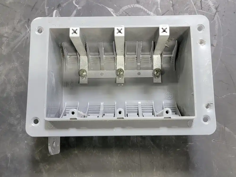 3-WSW 3 Gang Plastic Box