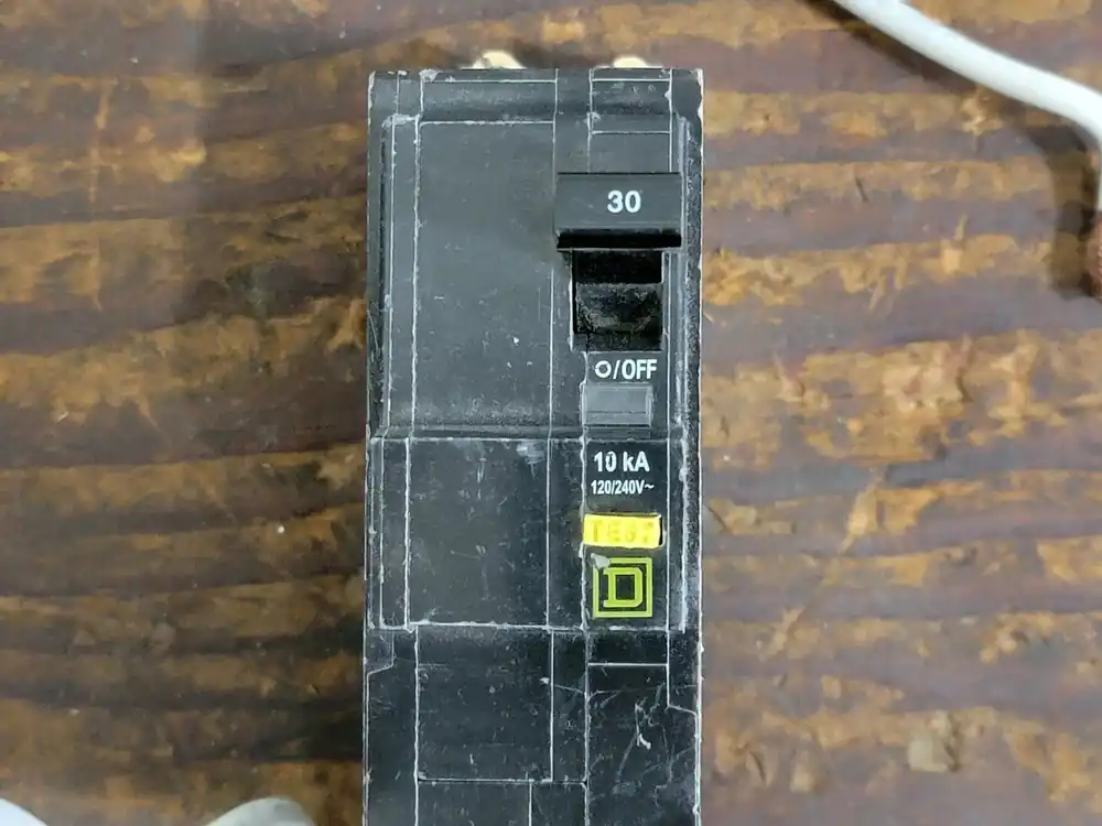 30 Amp, 2 Pole, 120/240 volts Circuit Breaker QOB230GFI