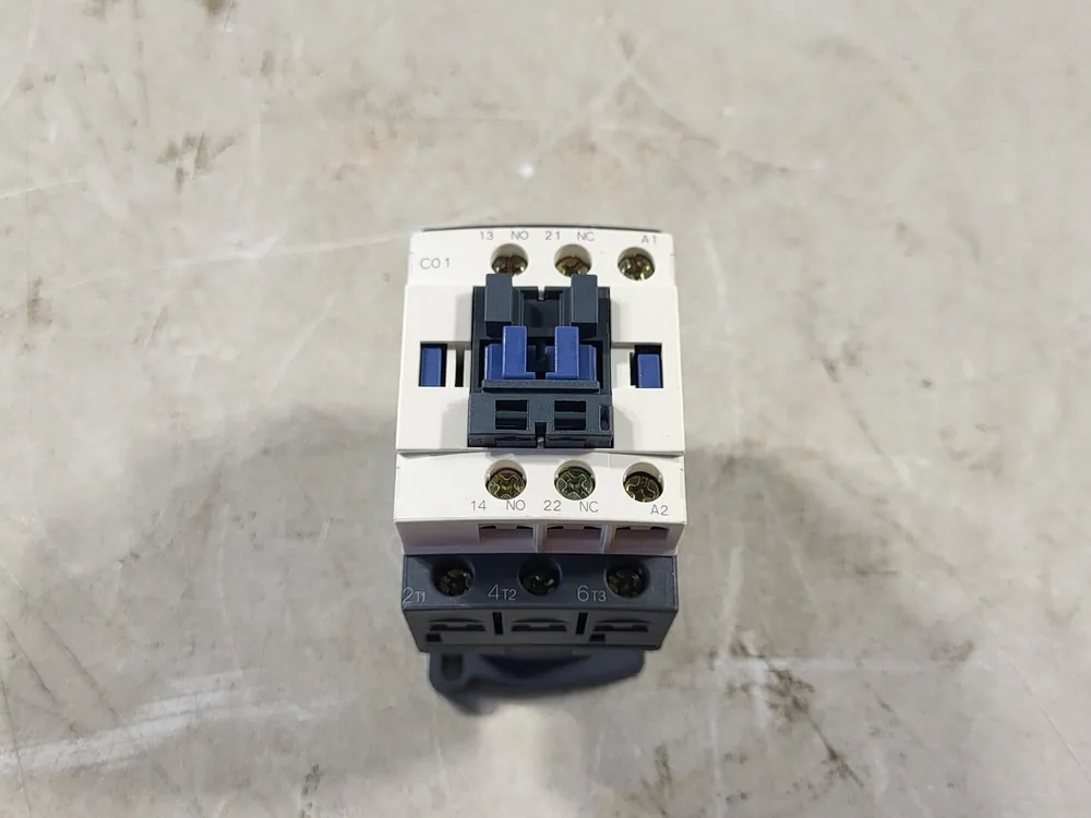 25 Amp, 3 Pole, 1 NO + 1 NC, 110 VAC Coil Contactor C01F7