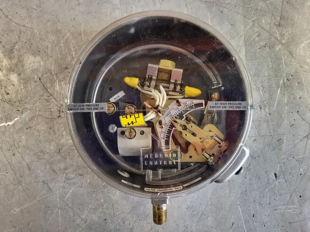 Bourdon Tube Pressure Switch DAF-81-153-9K