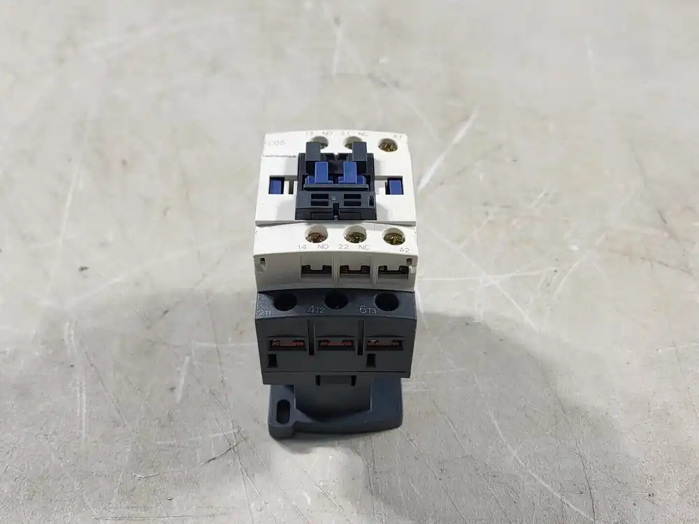 32 Amp, 3 Pole, 2 NO + 2 NC, 115 VAC Coil Contactor C05F7
