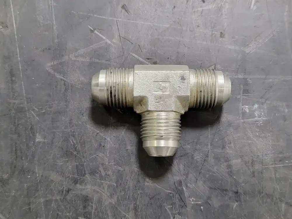 1/2" Male Threaded Tee M-08 JIC