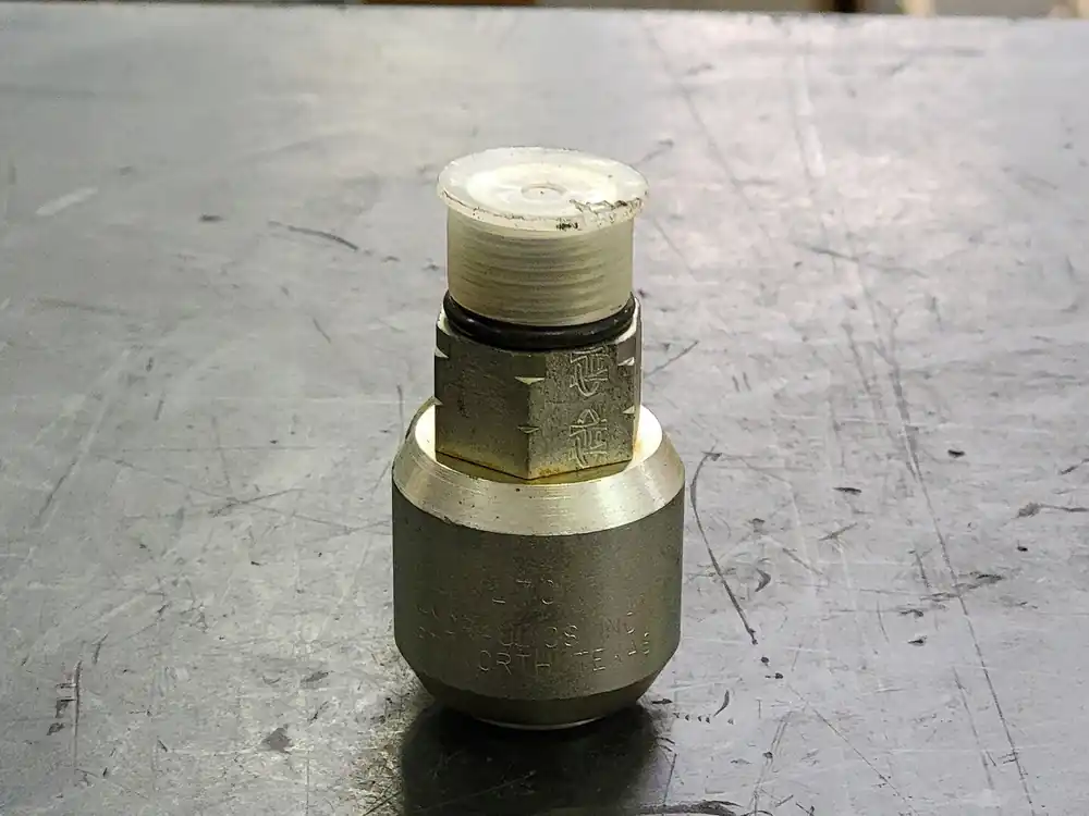 Swivel Adapter 90 deg M-08 ORFS X M-10 ORB 1/2" x 5//8" (Bag of 4)