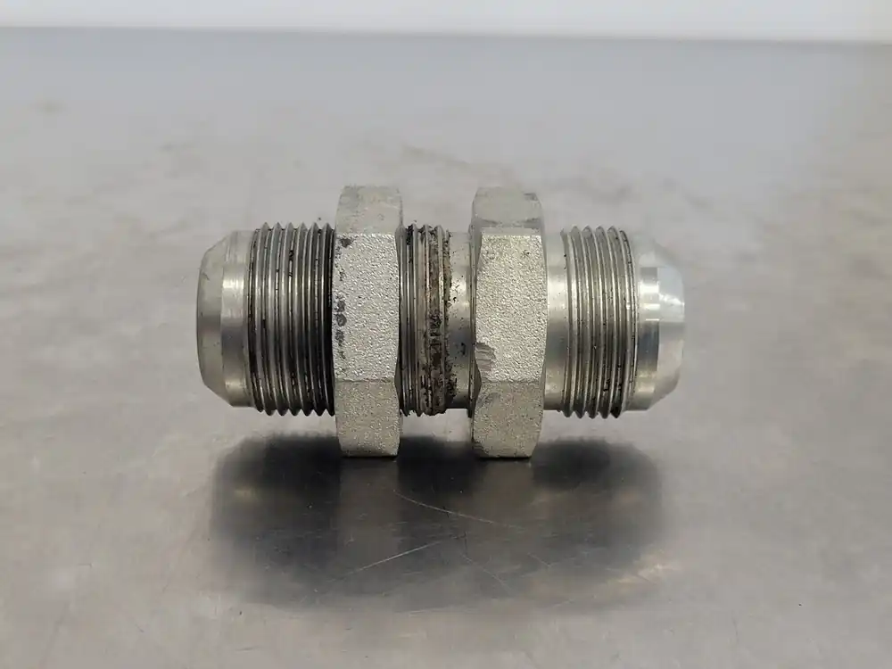 Hydraulic Bulkhead Adapter M-16 JIC X M-16 JIC 1" x 1"
