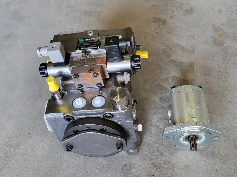Axial Piston Pump AA4VG28EP4DM1/32R w/ Gear Pump