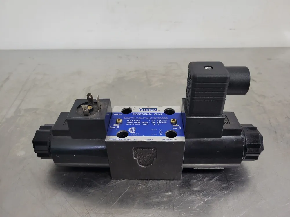 Directional Valve DSG-01-3C3-D12-N-60905