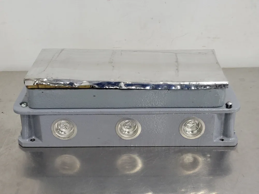 3-Gang Rectangular Floor Box Cast Iron Tilt-Top 6275