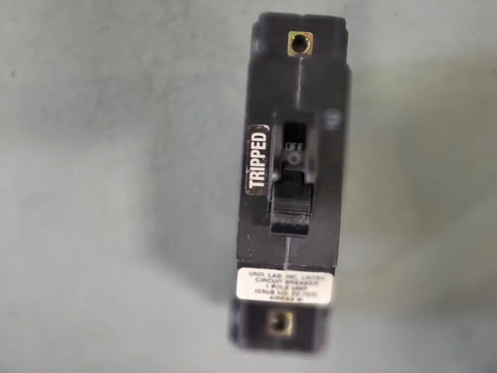 10 Amp, 1 Pole, 80 volts Circuit Breaker LMLC1-1RLS4-28524-10