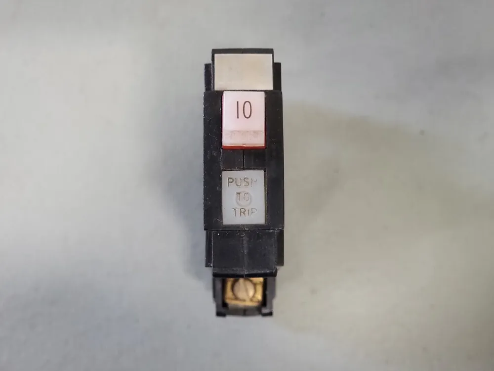 10 Amp, 1 Pole, 250 volts Circuit Breaker 1492-G100