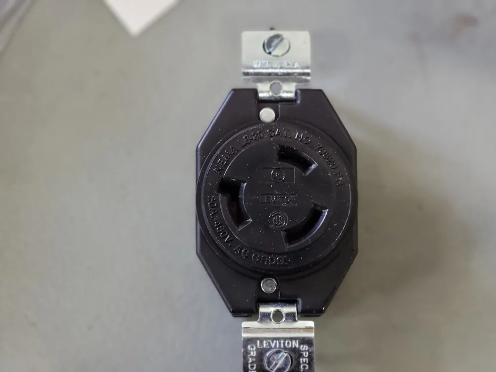20A 480V Locking Receptacle 70820-FR, 2340 (Box of 10)