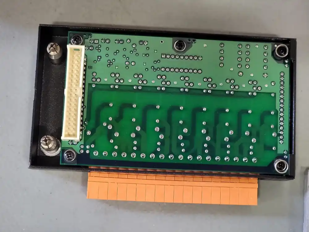 8 Relay Output Module HE800DQM202D