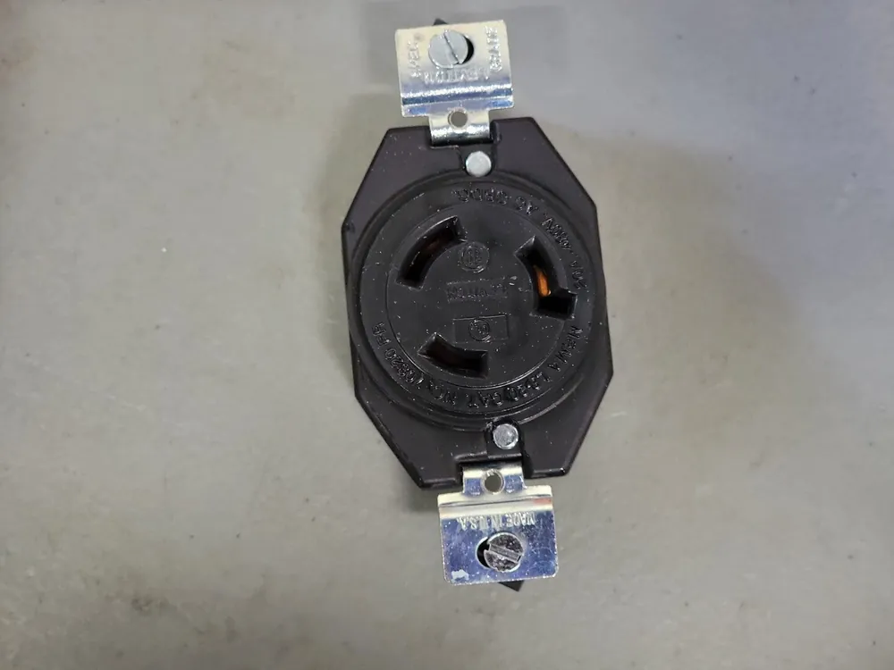 20A 480V Locking Receptacle 70820-FR, 2340 (Box of 10)