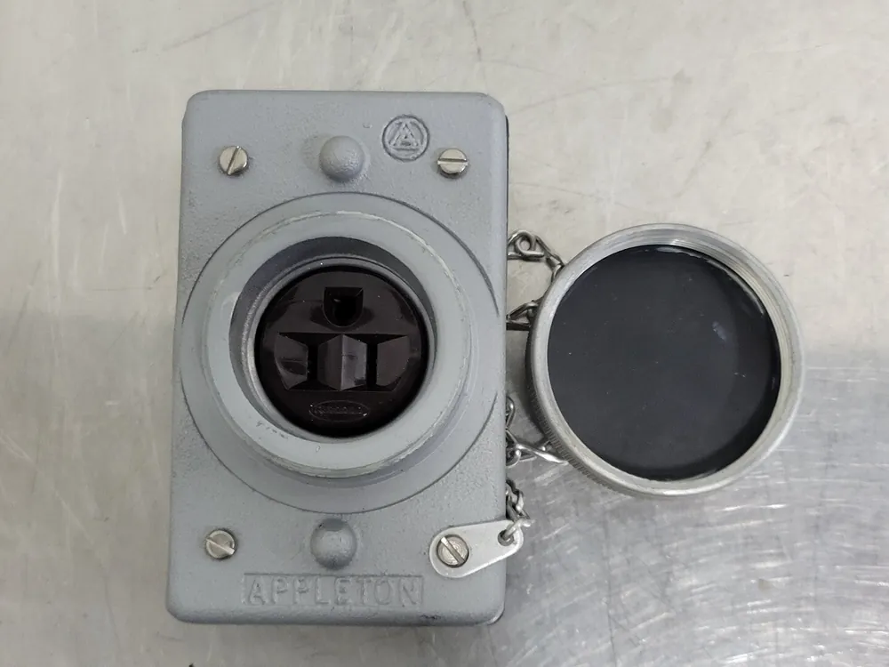 15 Amp Aluminum Receptacle Cover FSK5-15-A