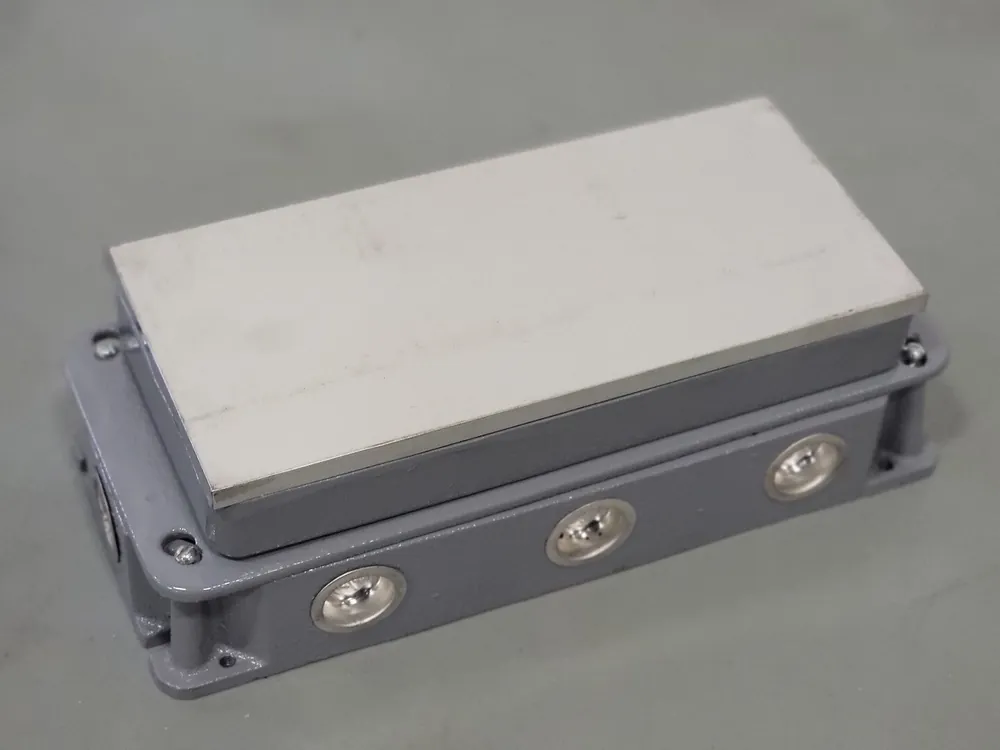 3-Gang Rectangular Floor Box Cast Iron Tilt-Top 6275