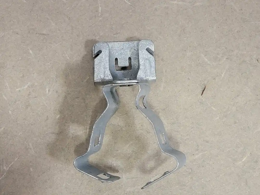 1/2" To 3/4" Conduit Hanger w/1/8" To 1/4" Thick Flange Mount BC18KC1234SM (100)