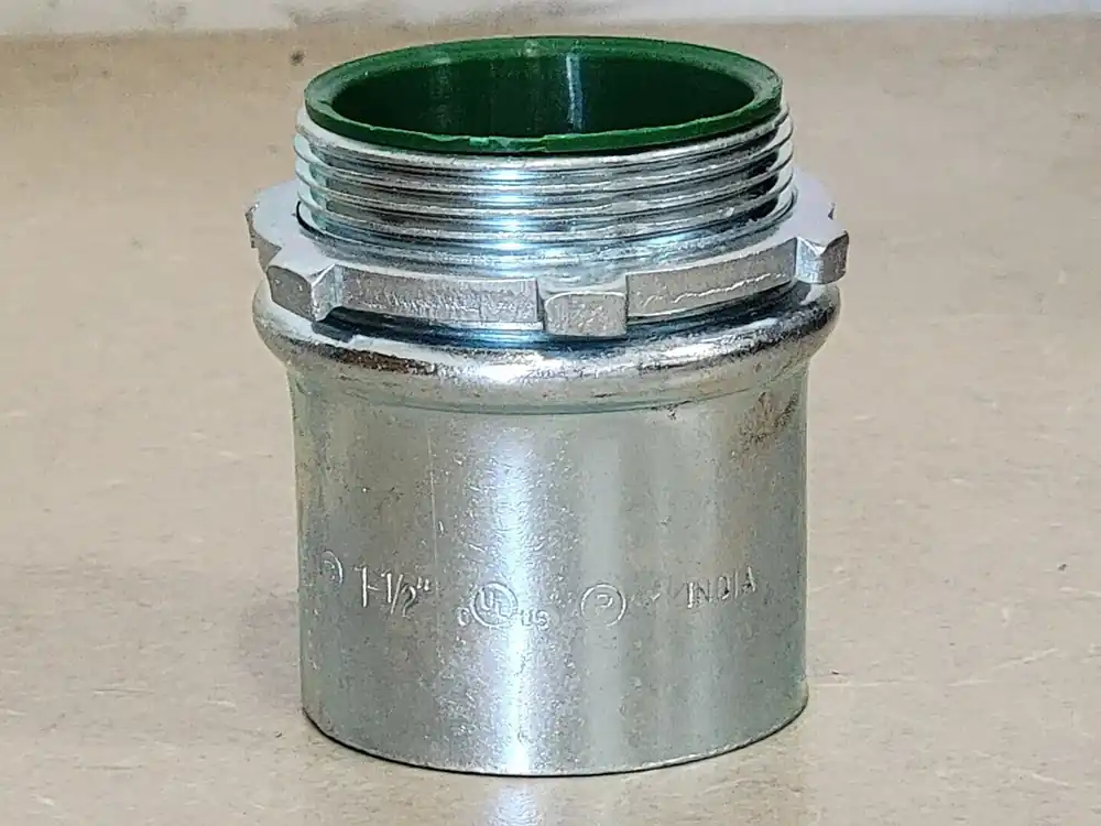 1-1/2" Steel EMT Connector w/insulated Throat (Box of 10)