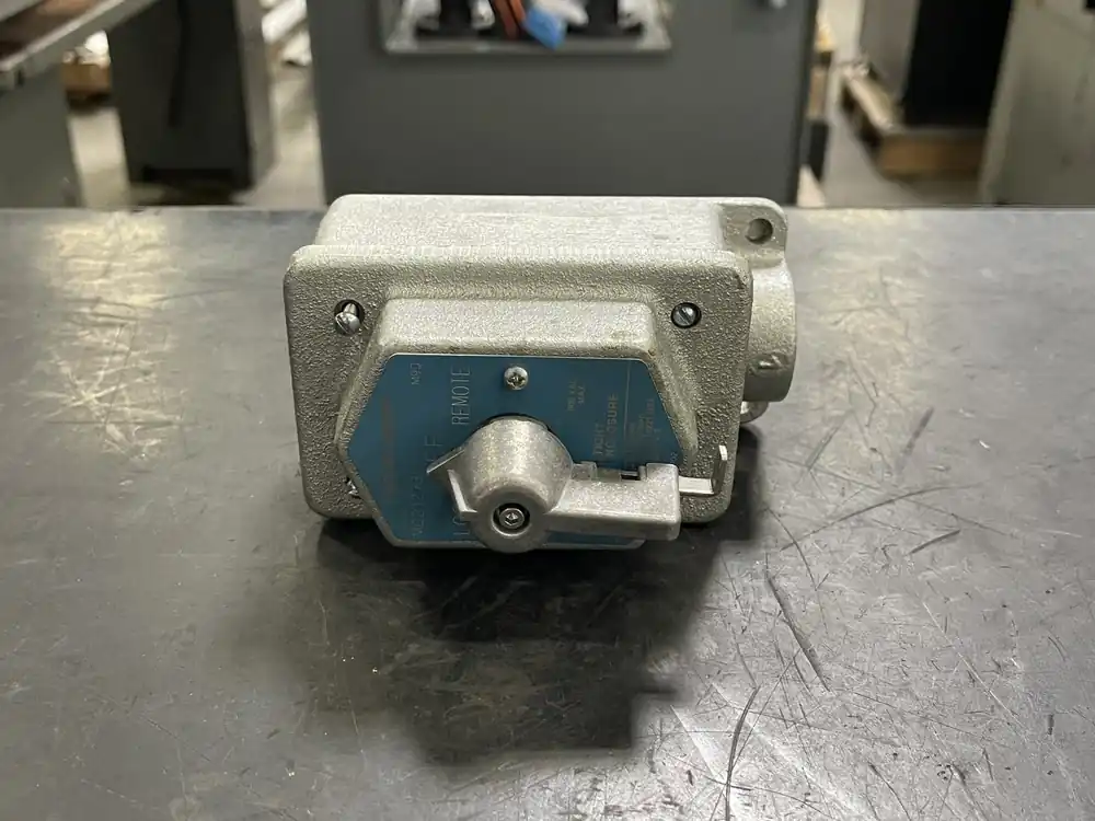 Heavy-Duty Selector Switch Control Station MC21273
