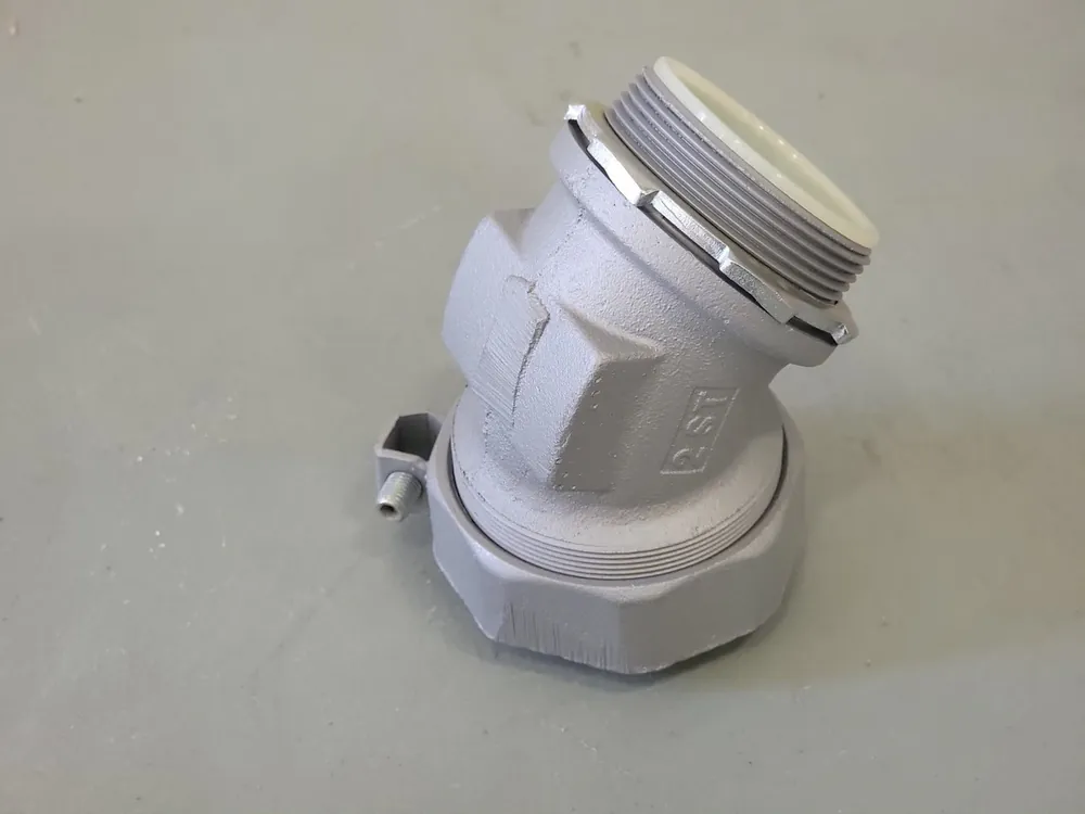 2", 45 Deg. Insulated Liquidtight Connector STB-45200L w/ Grounding Lug