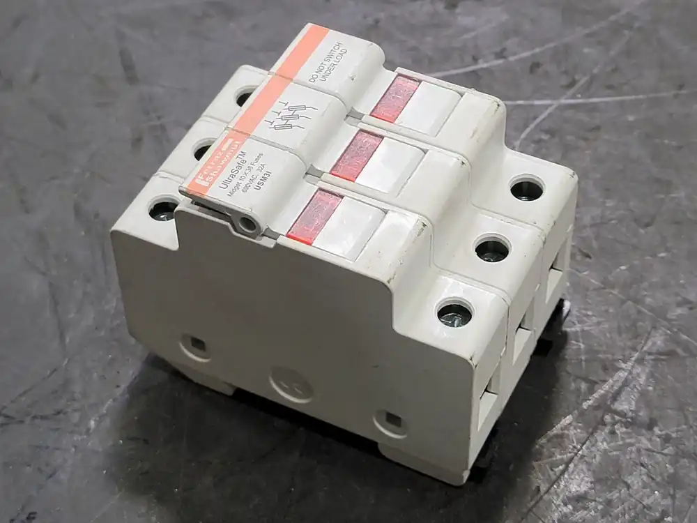 32 Amp 3 Pole Fuse Holder Y219073