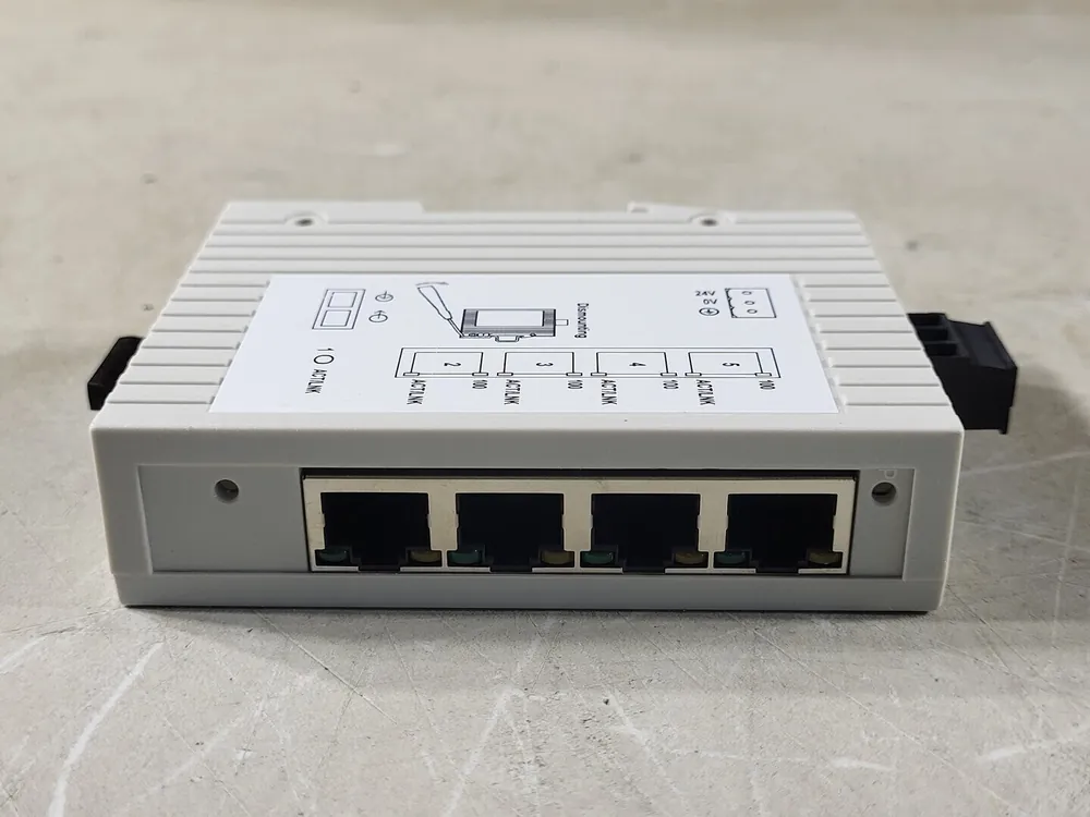 Industrial Ethernet ConneXium Switch 4TX/1FX-MM TCSESU043F1N0