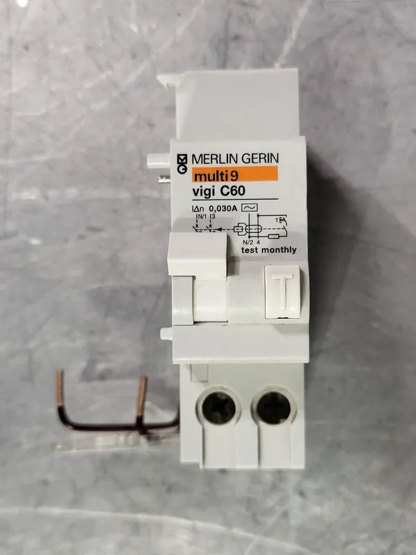 63 Amp, 2 Pole, 230/400 volts Circuit Breaker (Bag of 4)