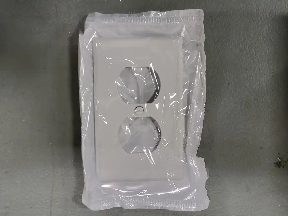 White Standard Thermoplastic Wall Plate 80703-W (Box of 20)