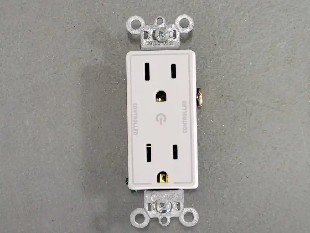 15A 125V Dual-Controlled Receptacle 26252CDW