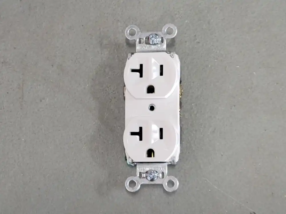20A 125 V Duplex Receptacle 5362-W