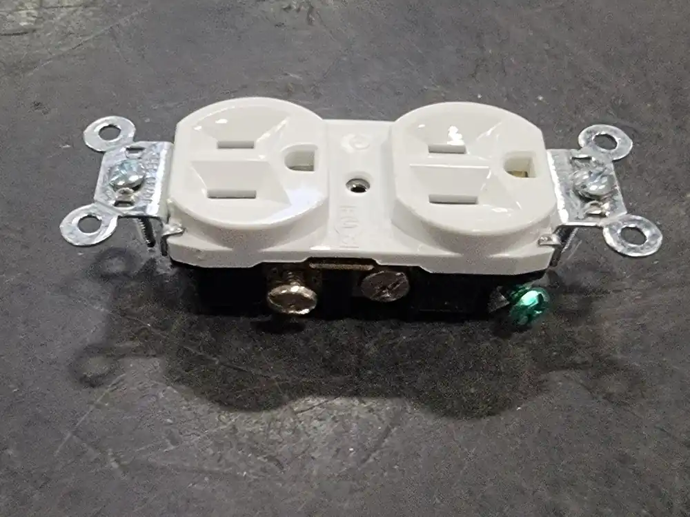 15A 125V Duplex Receptacle 5262-W