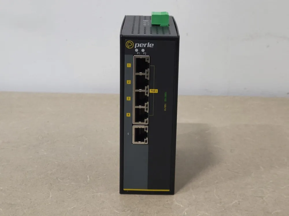 Industrial Ethernet Switch With PoE IDS-105GPP