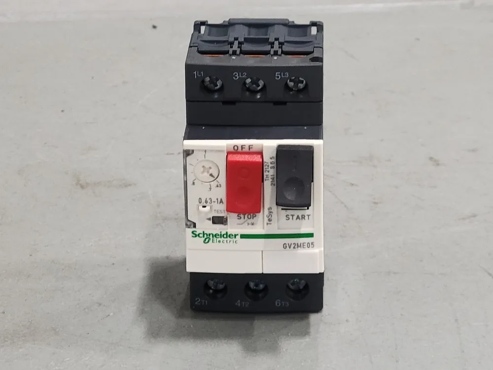 0.63-1 Amp, 3 Pole, 690 volts Circuit Breaker GV2ME05