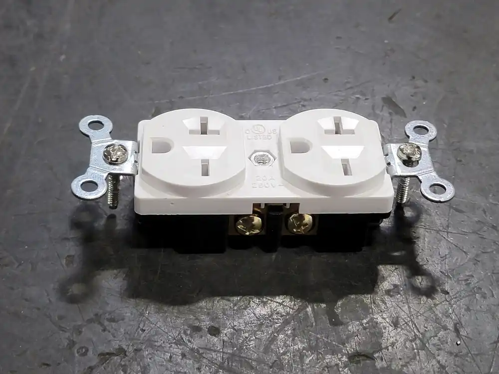 20A 250V Duplex Receptacle White (Box of 77)
